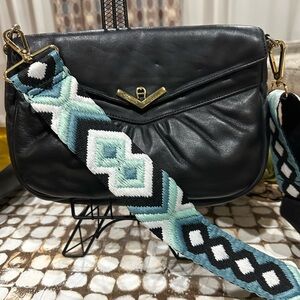 Etienne Aigner Vintage Classic black 
Leather Signature Lined Shoulder Bag.